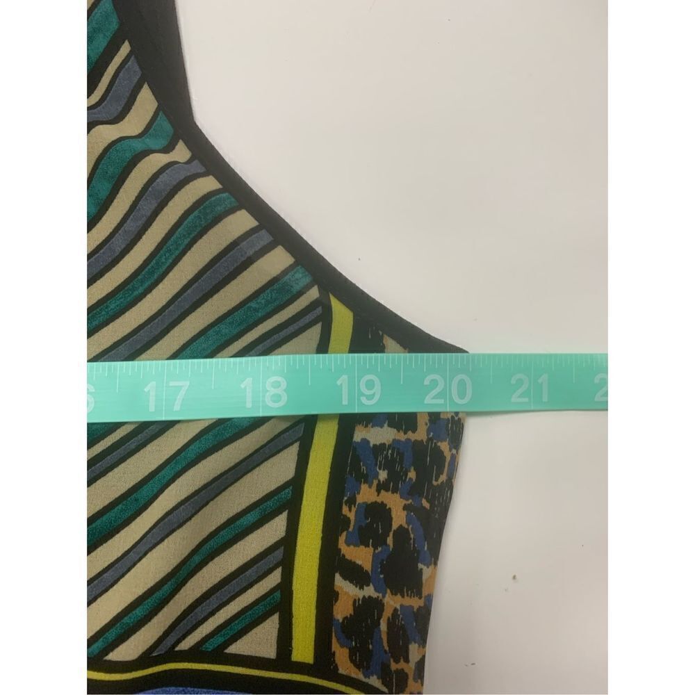Sleeveless Patterned Top - Picture 6 of 7